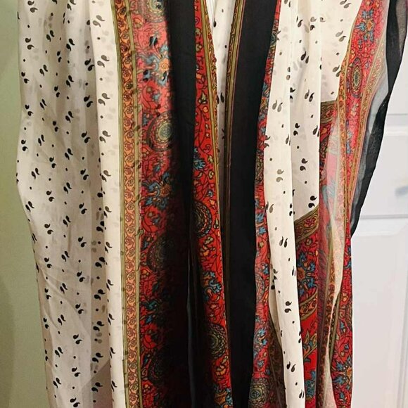 🌺 Vintage 100% Silk Oversized Scarf – Handmade in Spain - Picture 7 of 15